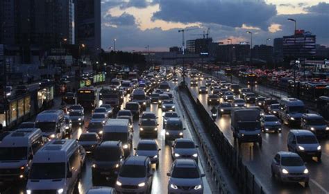 İ­s­t­a­n­b­u­l­­d­a­ ­t­r­a­f­i­k­t­e­ ­y­o­ğ­u­n­l­u­k­ ­y­a­ş­a­n­ı­y­o­r­